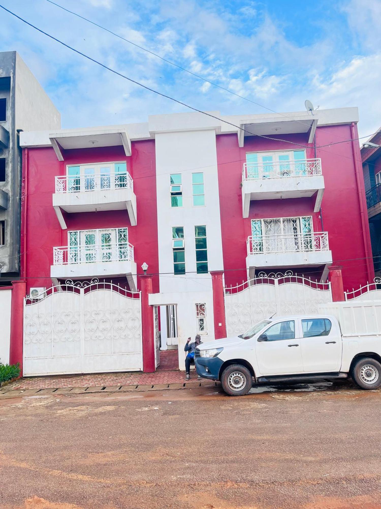 Appartements Modernes, Wifi, Tv - Yaounde, Omnisports Dış mekan fotoğraf